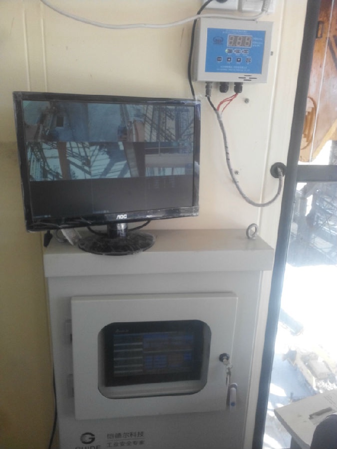 內(nèi)蒙古蘭石門式起重機安全監(jiān)控系統(tǒng)現(xiàn)場安裝圖六